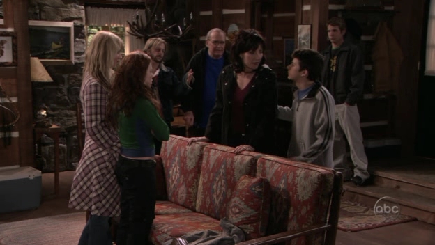 Charmed-Online_dot_nl-8SimpleRules-2x19-10903.jpg