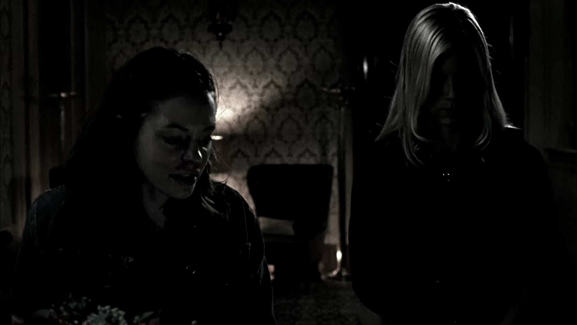 Charmed-Online-dot-NL-DeadAwake1809.jpg