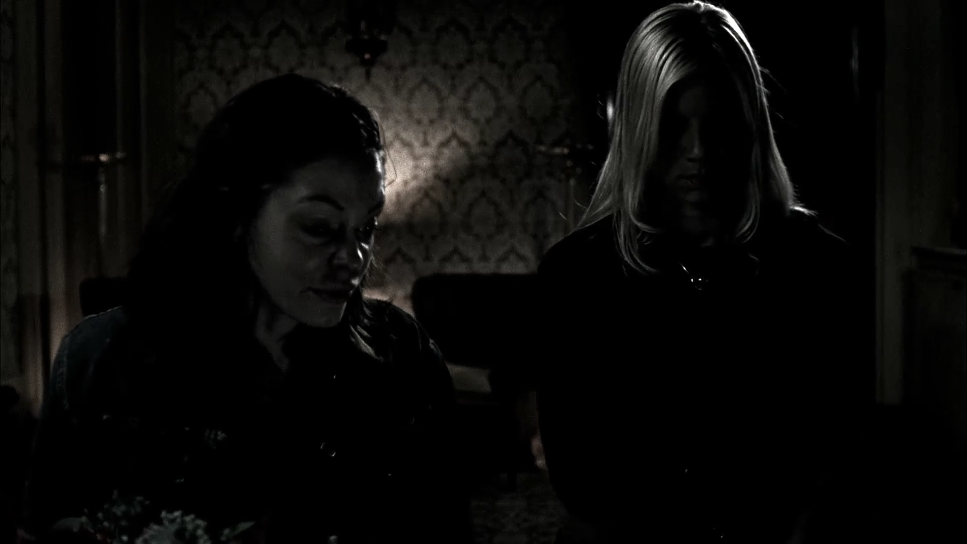 Charmed-Online-dot-NL-DeadAwake1811.jpg