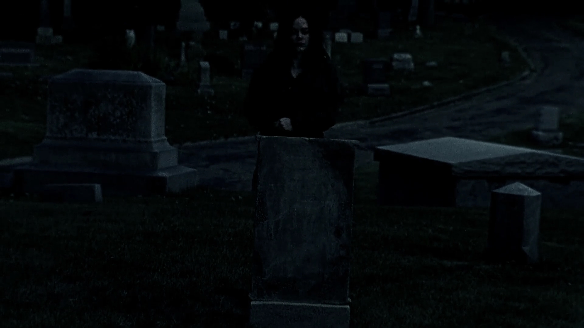 Charmed-Online-dot-NL-DeadAwake2067.jpg