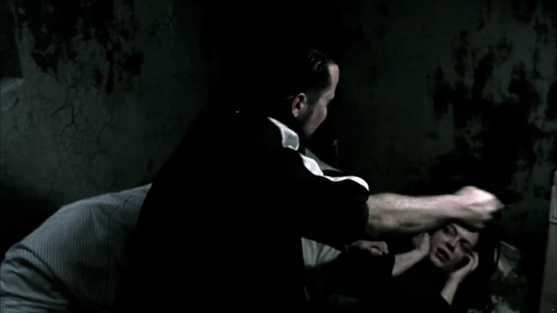 Charmed-Online-dot-NL-DeadAwake2416.jpg