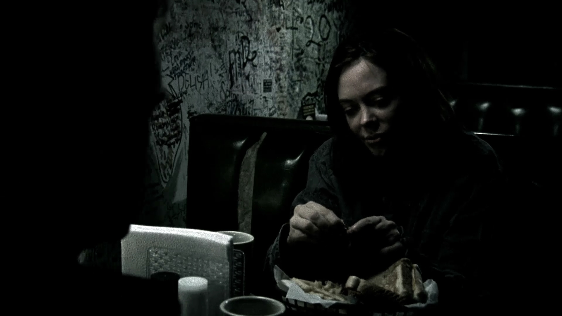 Charmed-Online-dot-NL-DeadAwake2493.jpg