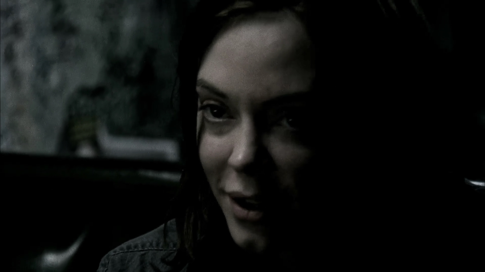 Charmed-Online-dot-NL-DeadAwake2596.jpg Charmed-Online-dot-NL-DeadAwake2596.jpg