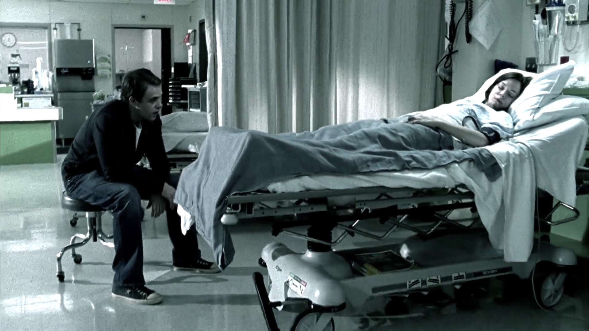 Charmed-Online-dot-NL-DeadAwake2830.jpg Charmed-Online-dot-NL-DeadAwake2830.jpg