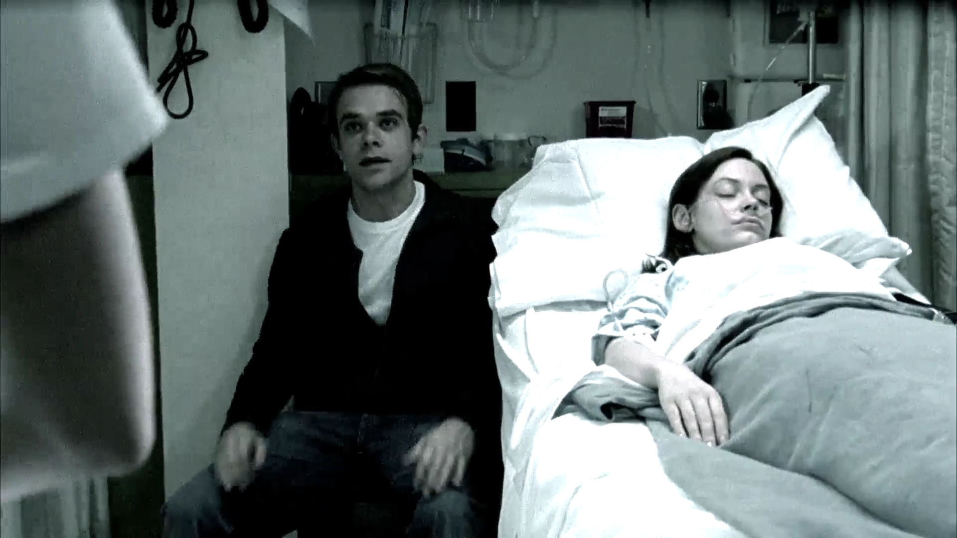 Charmed-Online-dot-NL-DeadAwake2903.jpg