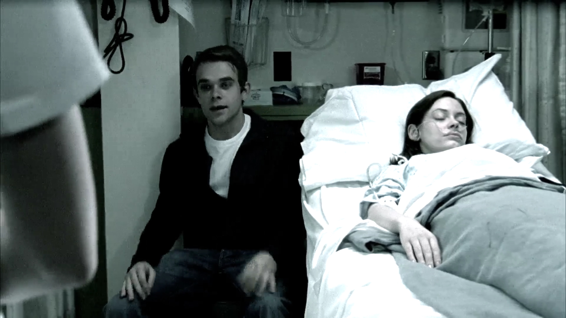 Charmed-Online-dot-NL-DeadAwake2905.jpg