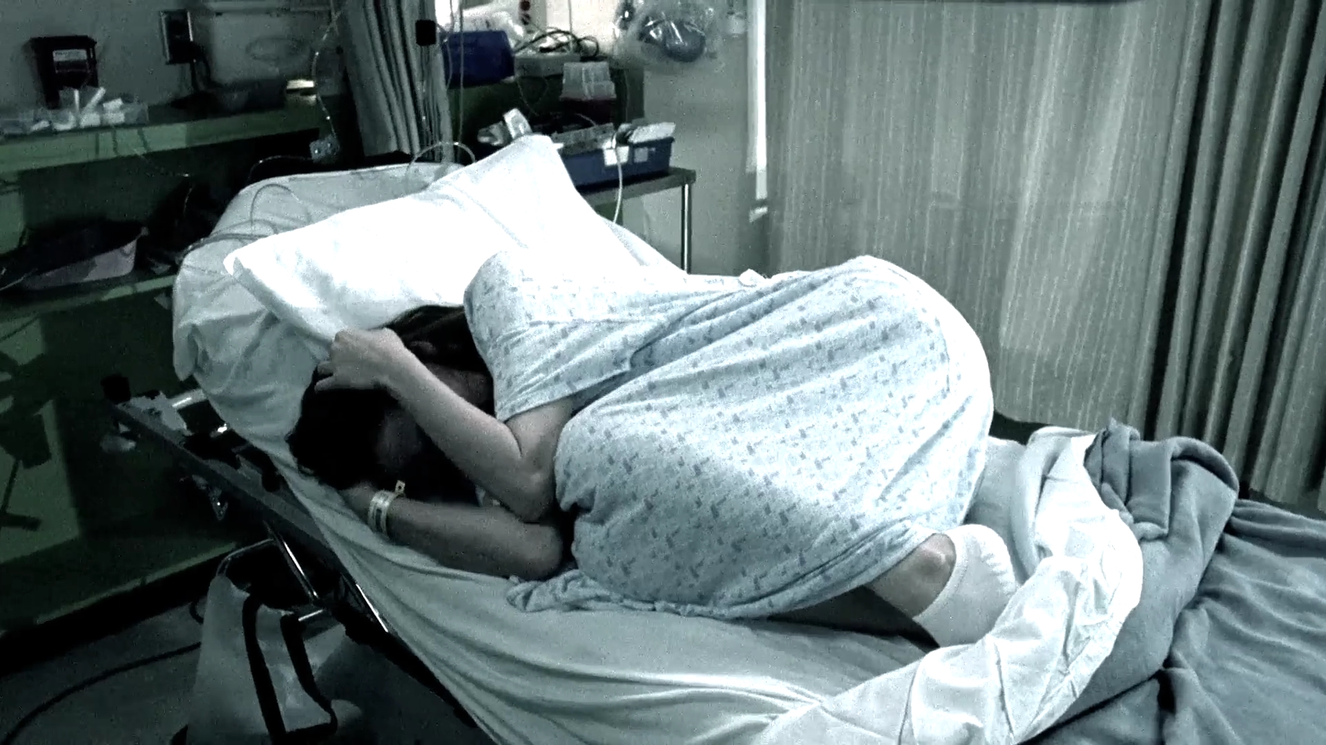 Charmed-Online-dot-NL-DeadAwake4106.jpg Charmed-Online-dot-NL-DeadAwake4106.jpg