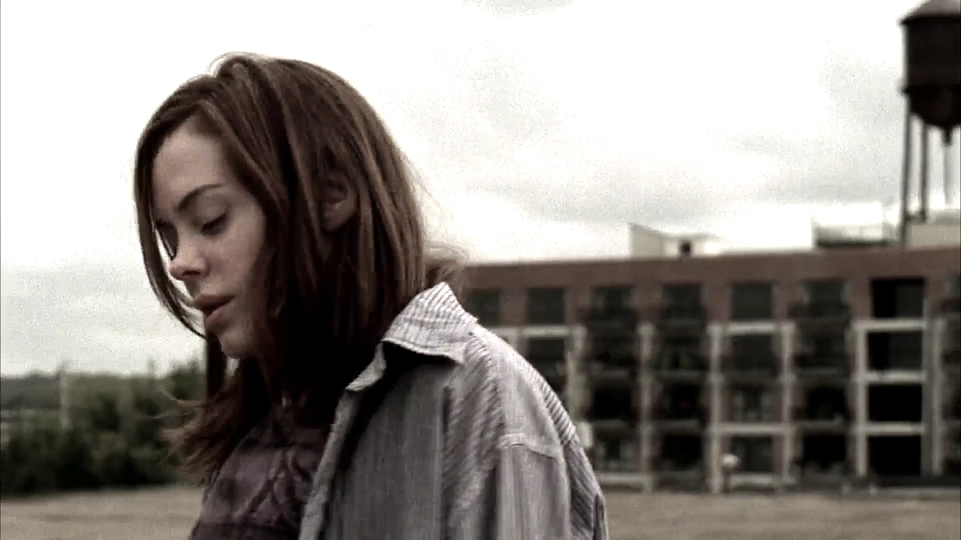 Charmed-Online-dot-NL-DeadAwake4656.jpg