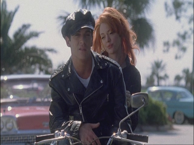 Charmed-Online-dot-net_Elvis7020.jpg