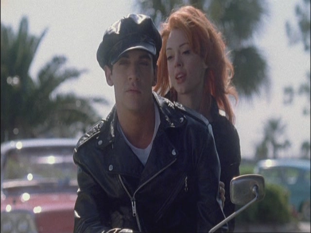 Charmed-Online-dot-net_Elvis7030.jpg