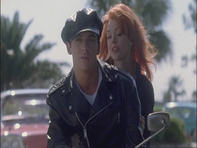 Charmed-Online-dot-net_Elvis7031.jpg
