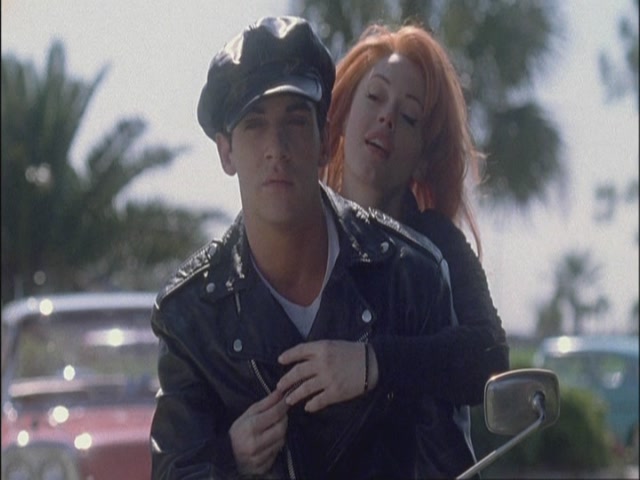 Charmed-Online-dot-net_Elvis7032.jpg