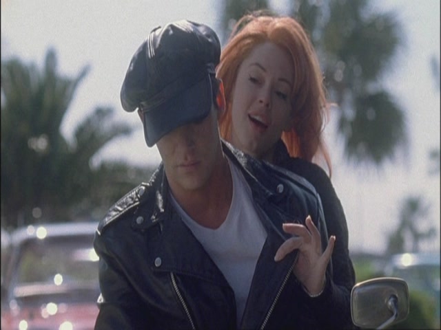 Charmed-Online-dot-net_Elvis7036.jpg