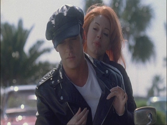 Charmed-Online-dot-net_Elvis7037.jpg