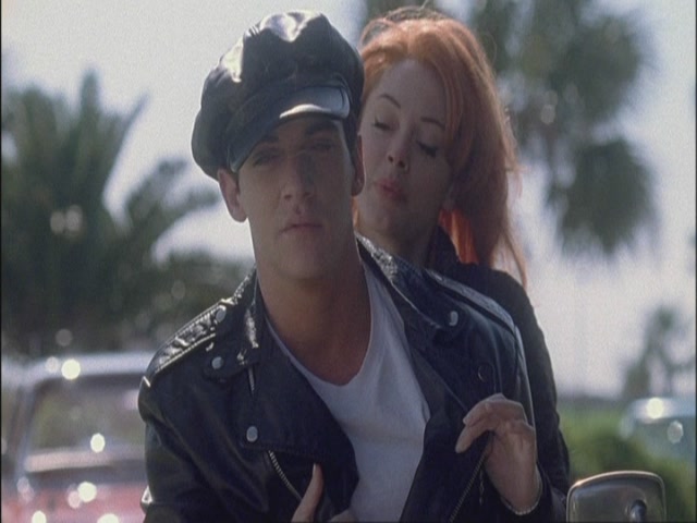 Charmed-Online-dot-net_Elvis7039.jpg