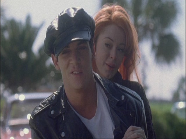 Charmed-Online-dot-net_Elvis7042.jpg