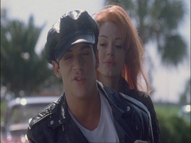 Charmed-Online-dot-net_Elvis7043.jpg