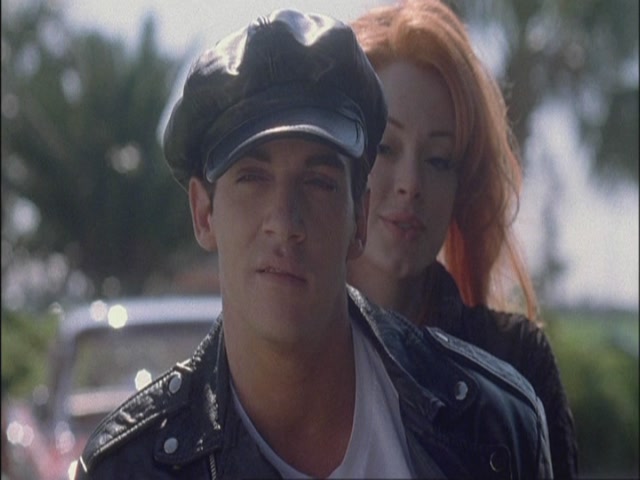 Charmed-Online-dot-net_Elvis7046.jpg