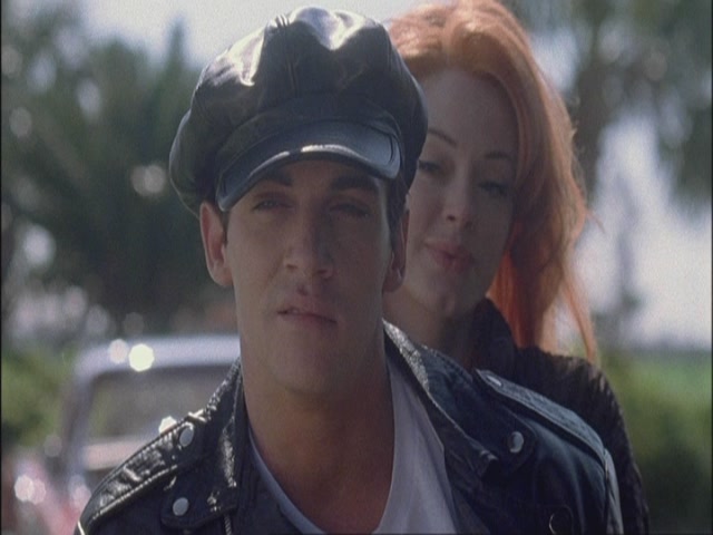 Charmed-Online-dot-net_Elvis7047.jpg