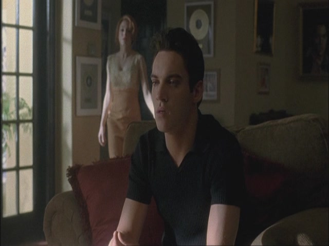 Charmed-Online-dot-net_Elvis7209.jpg