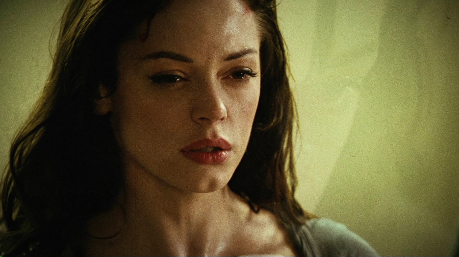 Charmed-Online-dot-net_PlanetTerror2185.jpg