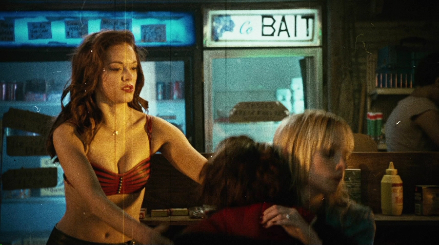 Charmed-Online-dot-net_PlanetTerror3916.jpg