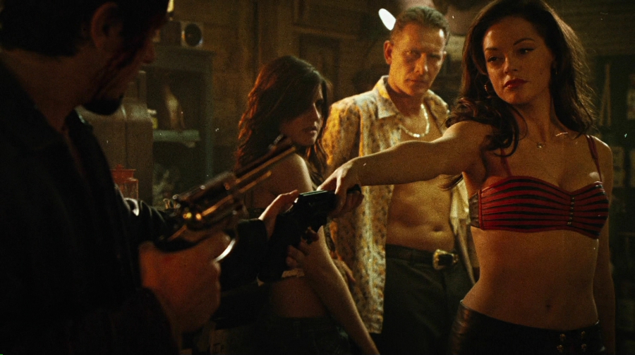 Charmed-Online-dot-net_PlanetTerror3990.jpg