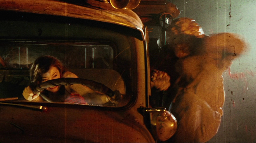 Charmed-Online-dot-net_PlanetTerror4133.jpg