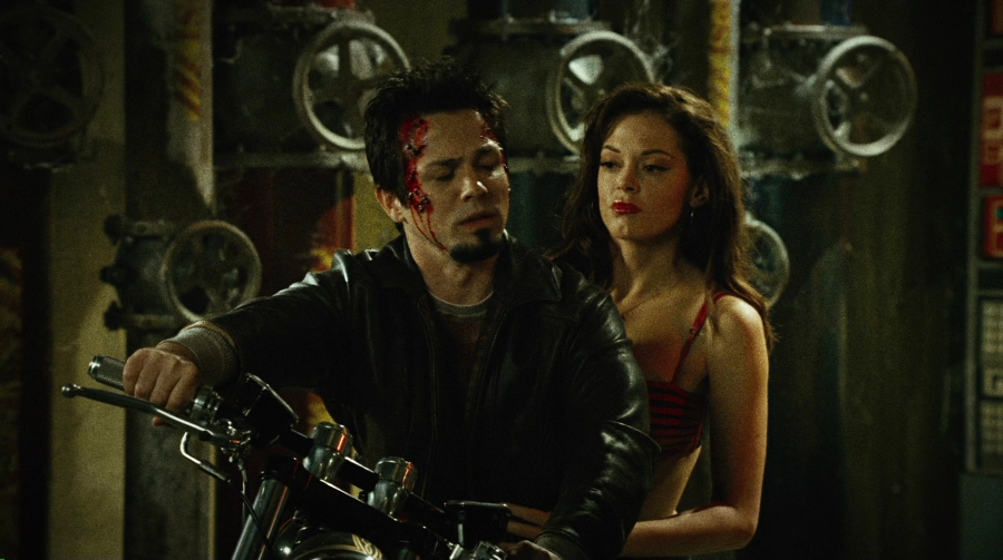 Charmed-Online-dot-net_PlanetTerror5222.jpg