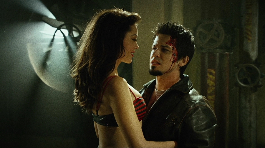 Charmed-Online-dot-net_PlanetTerror5228.jpg