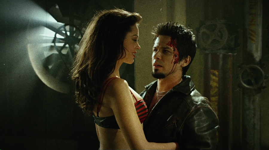 Charmed-Online-dot-net_PlanetTerror5229.jpg