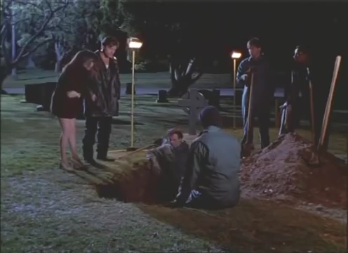 Charmed-Online-dot-nl_AlmostDead2051.jpg Charmed-Online-dot-nl_AlmostDead2051.jpg