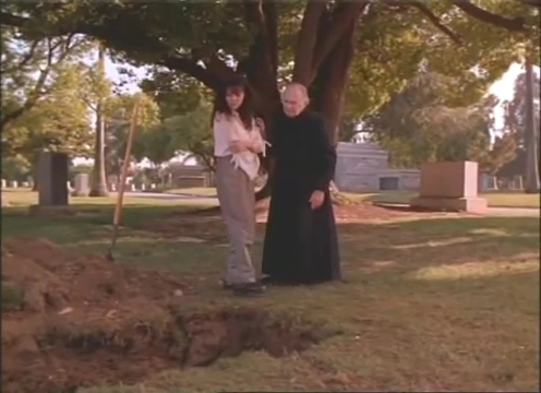 Charmed-Online-dot-nl_AlmostDead8800.jpg Charmed-Online-dot-nl_AlmostDead8800.jpg