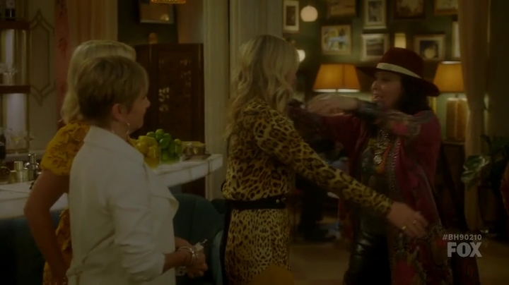 Charmed-Online-dot-nl_BH90210-1x04-01514.jpg