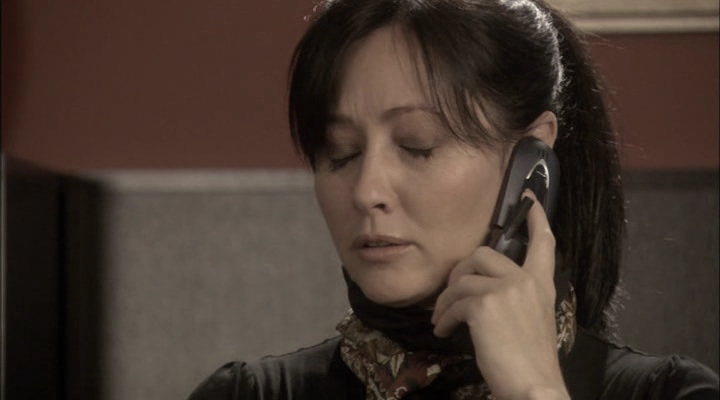 Charmed-Online-dot-net_ChristmasCarper0405.jpg