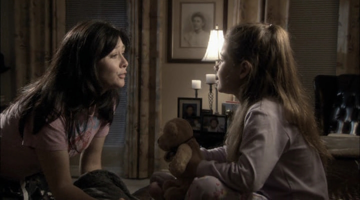 Charmed-Online-dot-net_ChristmasCarper0898.jpg Charmed-Online-dot-net_ChristmasCarper0898.jpg