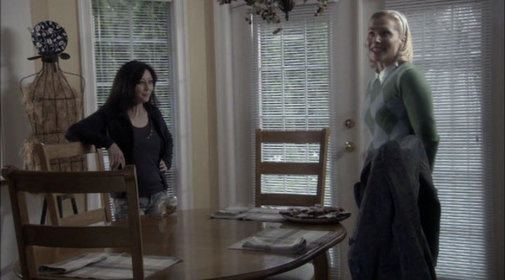 Charmed-Online-dot-net_ChristmasCarper1442.jpg Charmed-Online-dot-net_ChristmasCarper1442.jpg