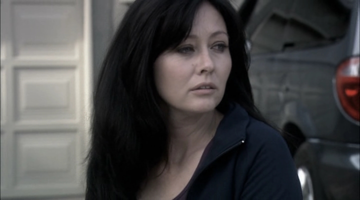 Charmed-Online-dot-net_ChristmasCarper1615.jpg Charmed-Online-dot-net_ChristmasCarper1615.jpg