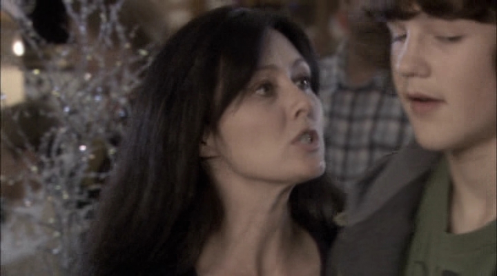 Charmed-Online-dot-net_ChristmasCarper1860.jpg Charmed-Online-dot-net_ChristmasCarper1860.jpg