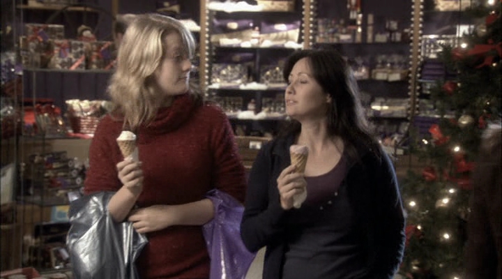 Charmed-Online-dot-net_ChristmasCarper2084.jpg Charmed-Online-dot-net_ChristmasCarper2084.jpg