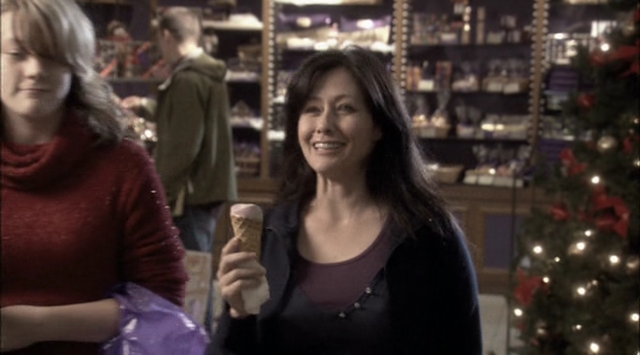 Charmed-Online-dot-net_ChristmasCarper2085.jpg Charmed-Online-dot-net_ChristmasCarper2085.jpg