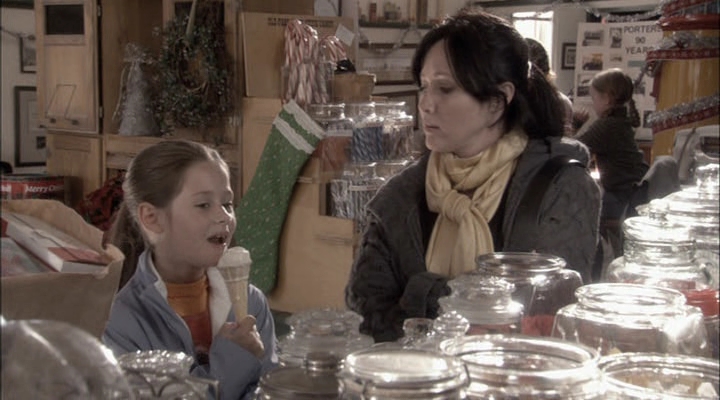 Charmed-Online-dot-net_ChristmasCarper2370.jpg Charmed-Online-dot-net_ChristmasCarper2370.jpg