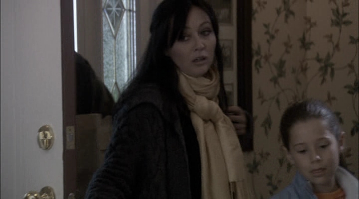 Charmed-Online-dot-net_ChristmasCarper2373.jpg Charmed-Online-dot-net_ChristmasCarper2373.jpg