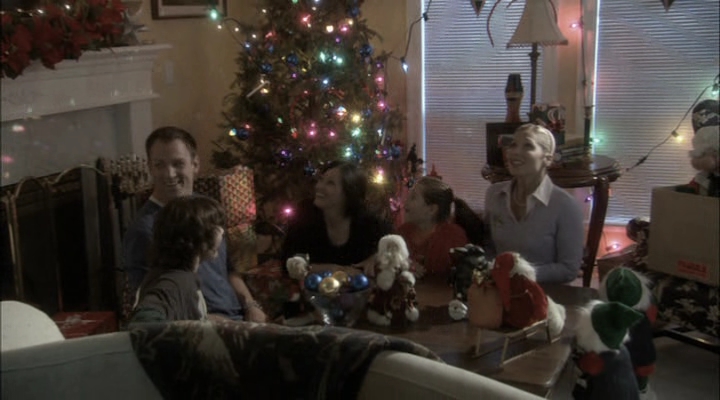 Charmed-Online-dot-net_ChristmasCarper2724.jpg Charmed-Online-dot-net_ChristmasCarper2724.jpg