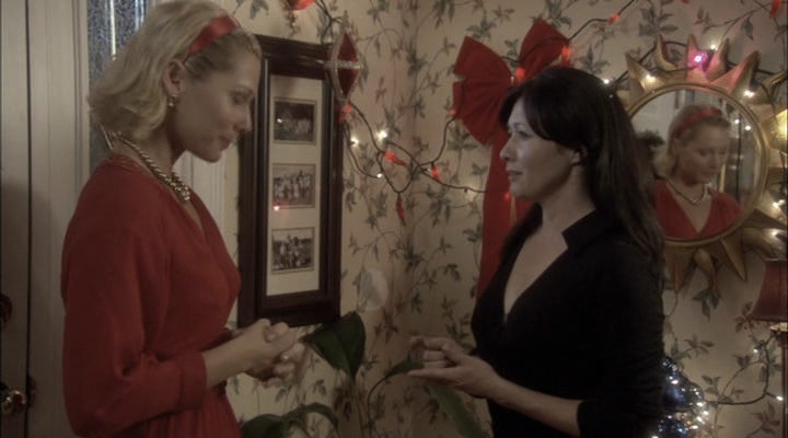 Charmed-Online-dot-net_ChristmasCarper3585.jpg Charmed-Online-dot-net_ChristmasCarper3585.jpg