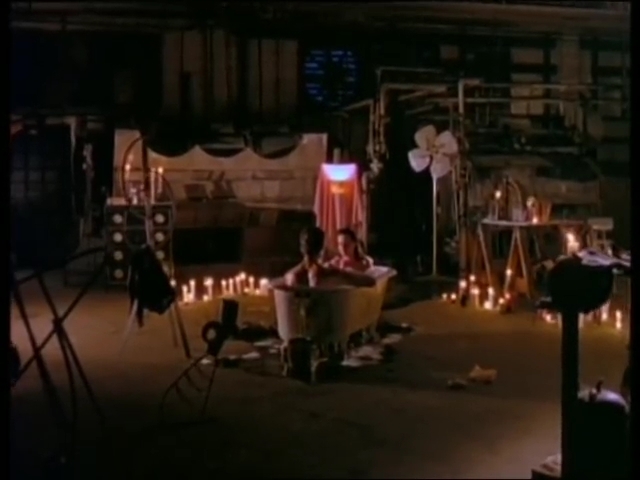 Charmed-Online-dot-nl_Jailbreakers3038.jpg Charmed-Online-dot-nl_Jailbreakers3038.jpg