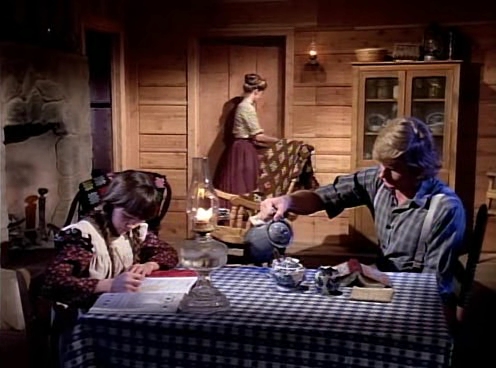 Charmed-Online-dot-NL-LittleHouseonthePrairie9x15-0231.jpg
