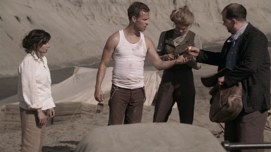 Charmed-Online_dot_nl-LostTreasureOfTheGrandCanyon1145.jpg Charmed-Online_dot_nl-LostTreasureOfTheGrandCanyon1145.jpg