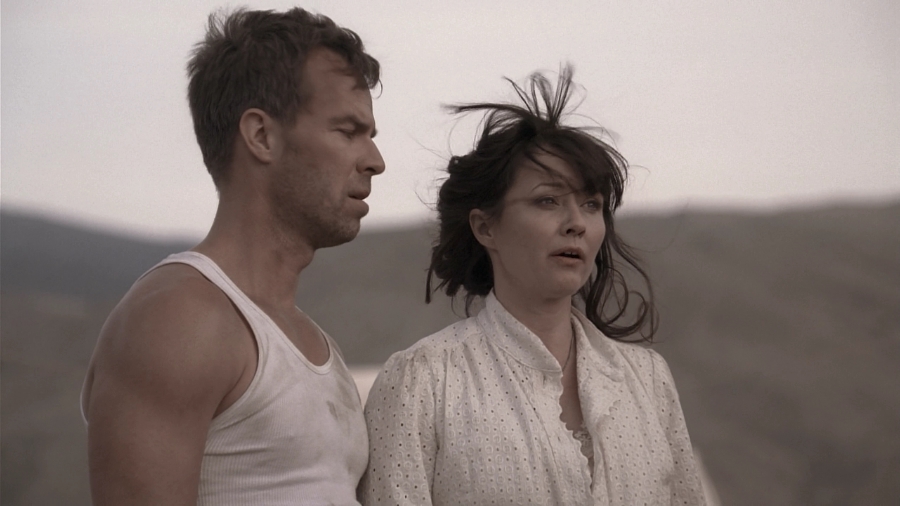 Charmed-Online_dot_nl-LostTreasureOfTheGrandCanyon1402.jpg Charmed-Online_dot_nl-LostTreasureOfTheGrandCanyon1402.jpg