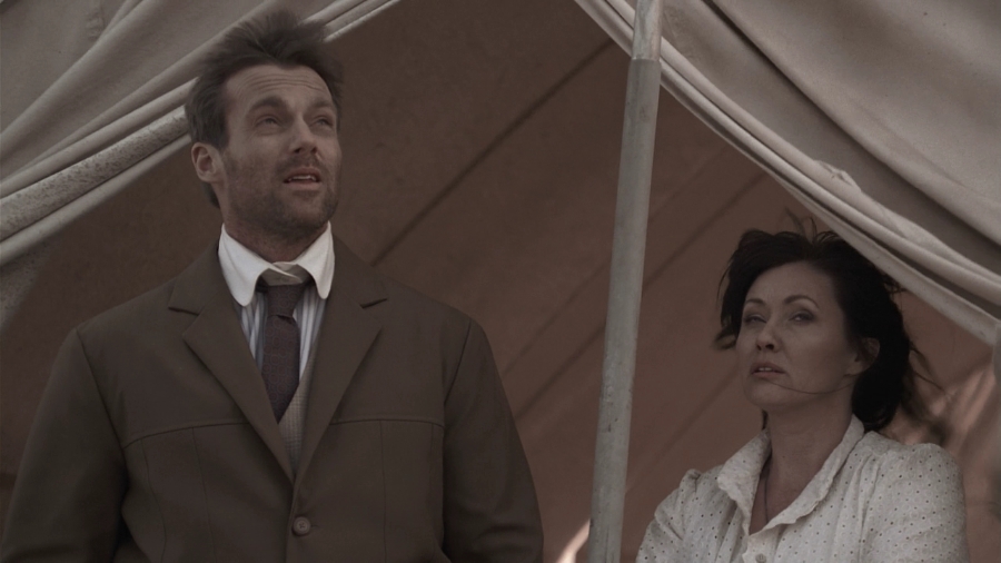 Charmed-Online_dot_nl-LostTreasureOfTheGrandCanyon1482.jpg Charmed-Online_dot_nl-LostTreasureOfTheGrandCanyon1482.jpg